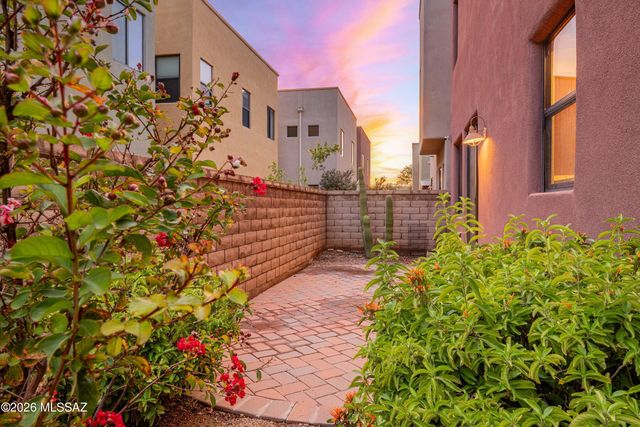 202 E Croydon Park Road, Tucson, AZ 85704