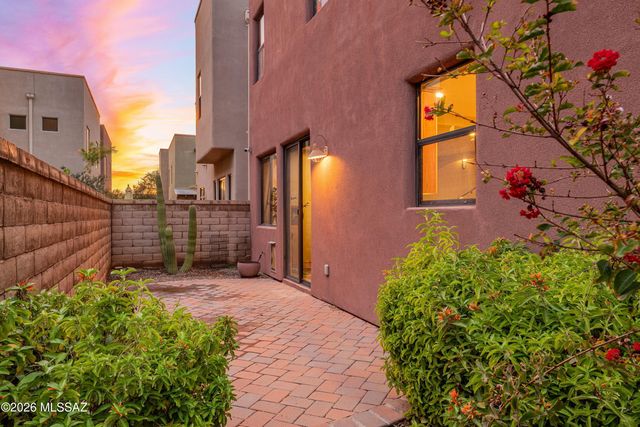 202 E Croydon Park Road, Tucson, AZ 85704