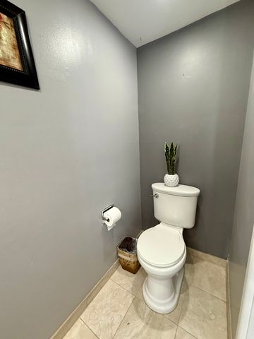 1331 S Finley Road 213, Lombard, IL 60148
