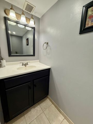 1331 S Finley Road 213, Lombard, IL 60148