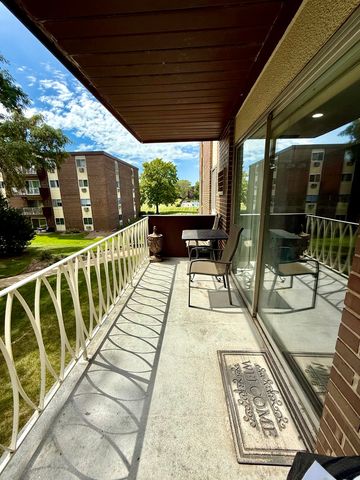 1331 S Finley Road 213, Lombard, IL 60148