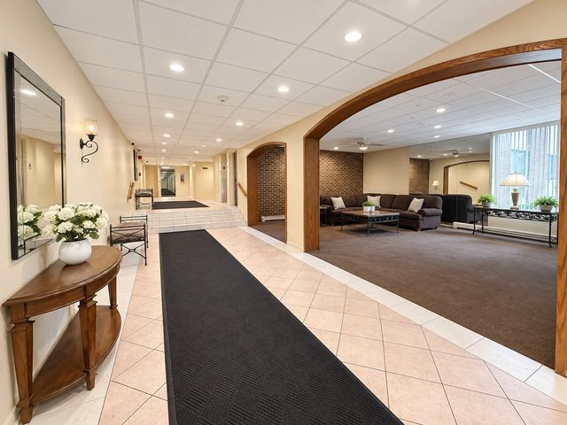 1331 S Finley Road 213, Lombard, IL 60148