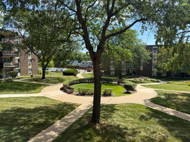 1331 S Finley Road 213, Lombard, IL 60148