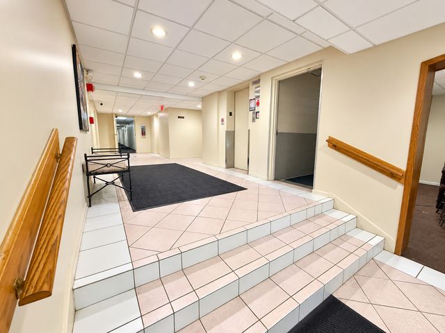 1331 S Finley Road 213, Lombard, IL 60148