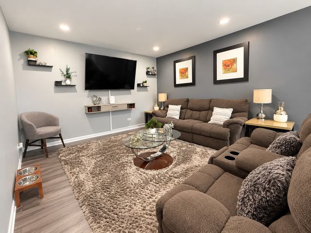 1331 S Finley Road 213, Lombard, IL 60148