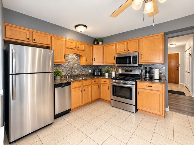 1331 S Finley Road 213, Lombard, IL 60148