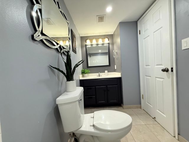1331 S Finley Road 213, Lombard, IL 60148