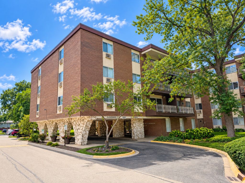 1331 S Finley Road 213, Lombard, IL 60148