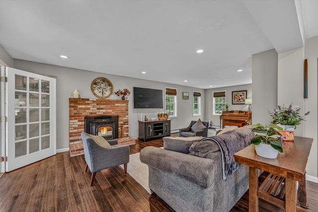 137 Sargent Road, Holderness, NH 03245