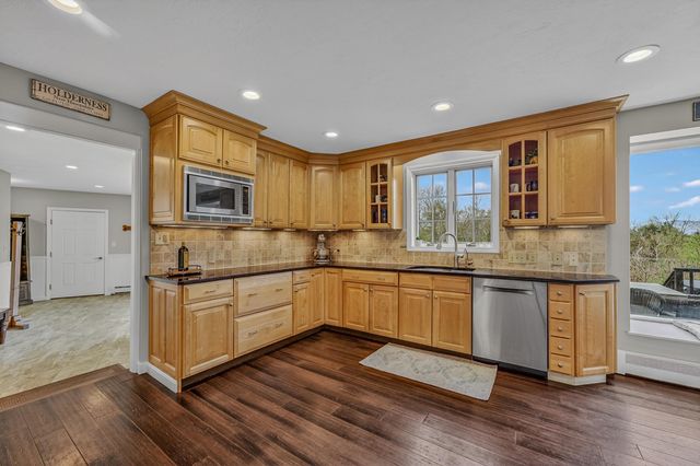 137 Sargent Road, Holderness, NH 03245