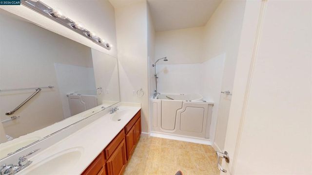 2000 Cinnamon Ridge, Oakley, CA 94561