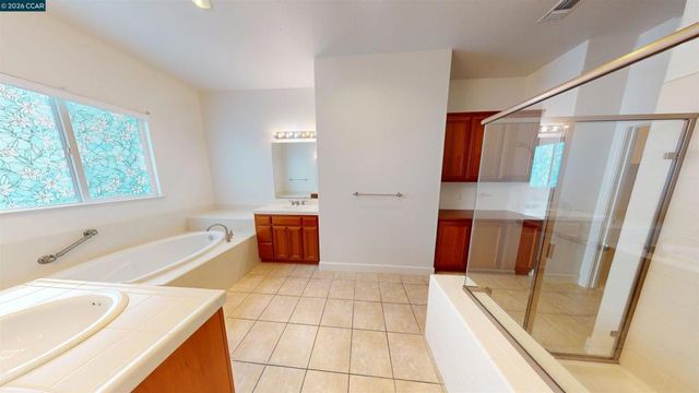 2000 Cinnamon Ridge, Oakley, CA 94561