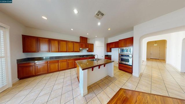 2000 Cinnamon Ridge, Oakley, CA 94561