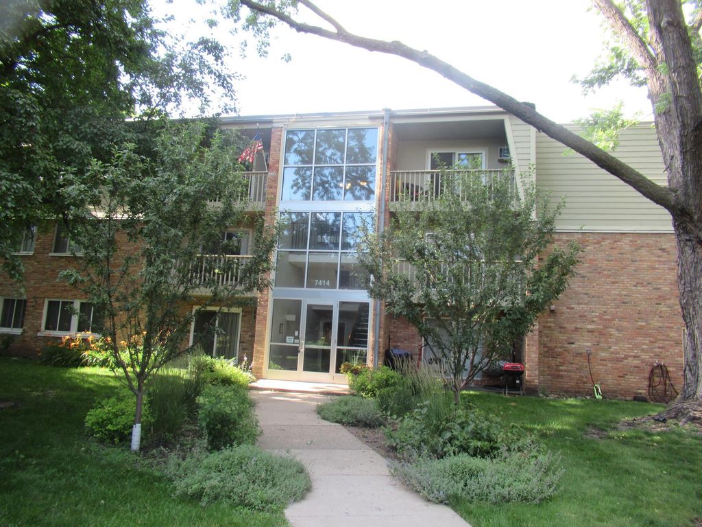 7414 W 22nd Street 212, Saint Louis Park, MN 55426