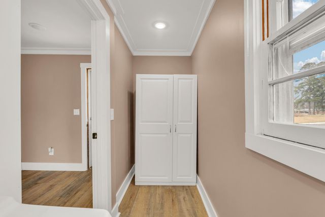 607 W 4th St, Livingston, TN 38570