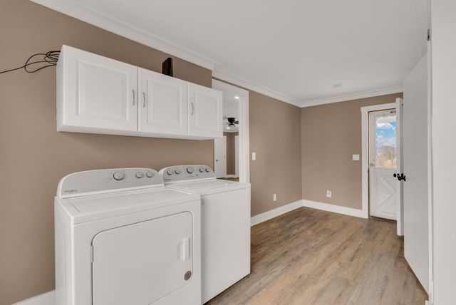 607 W 4th St, Livingston, TN 38570