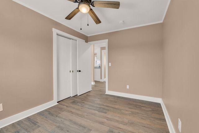 607 W 4th St, Livingston, TN 38570