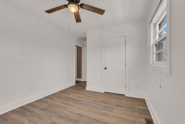 607 W 4th St, Livingston, TN 38570