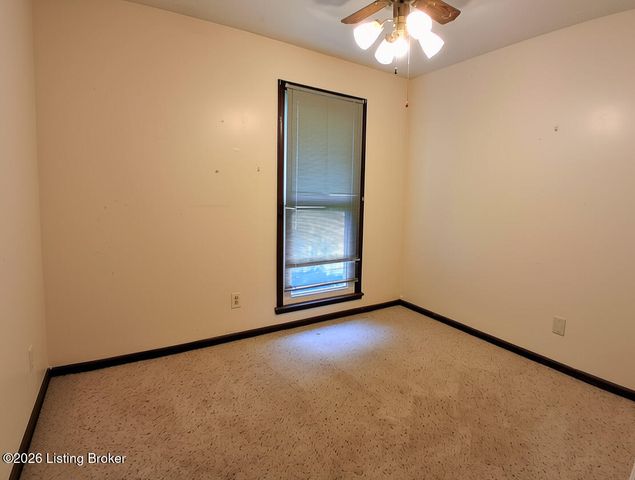 2510 Cambridge Dr, Shepherdsville, KY 40165