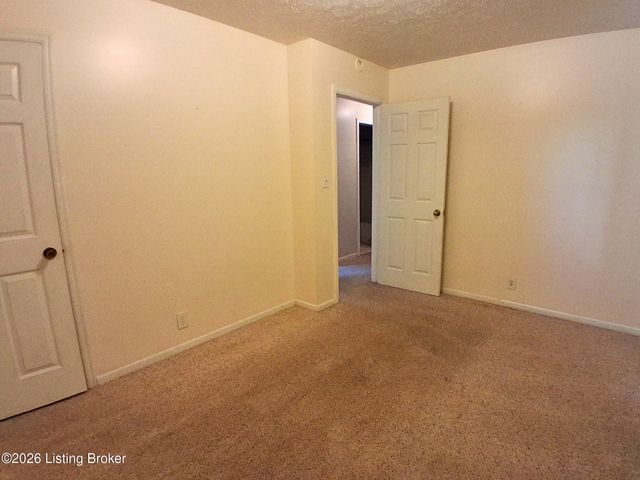 2510 Cambridge Dr, Shepherdsville, KY 40165