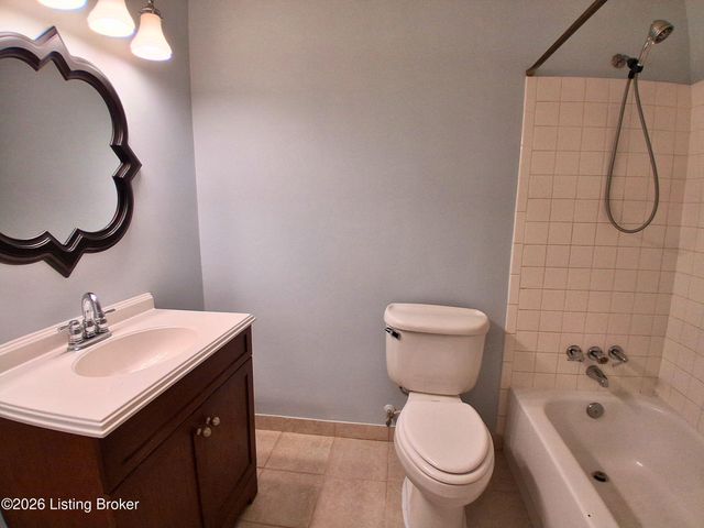 2510 Cambridge Dr, Shepherdsville, KY 40165