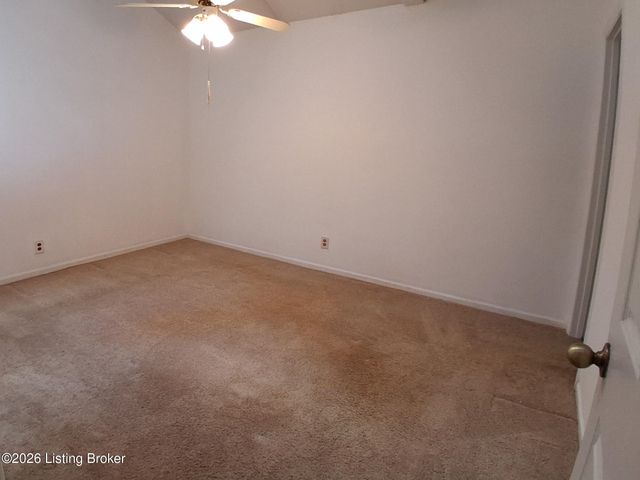 2510 Cambridge Dr, Shepherdsville, KY 40165