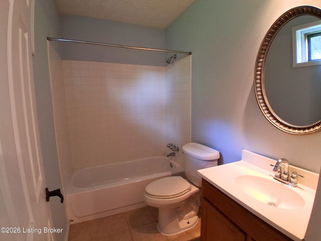 2510 Cambridge Dr, Shepherdsville, KY 40165