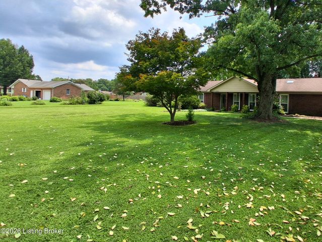 2510 Cambridge Dr, Shepherdsville, KY 40165