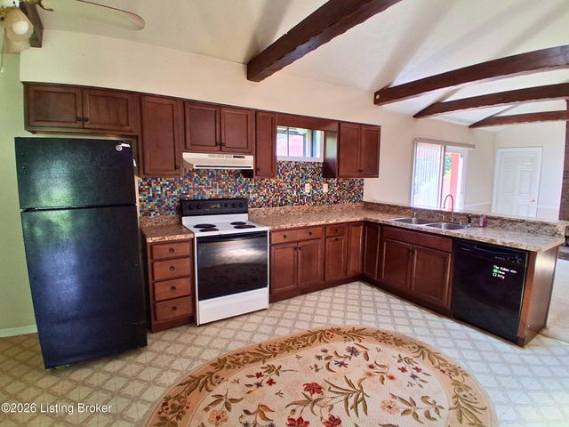 2510 Cambridge Dr, Shepherdsville, KY 40165