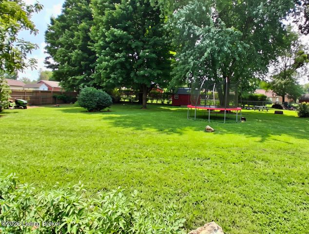 2510 Cambridge Dr, Shepherdsville, KY 40165