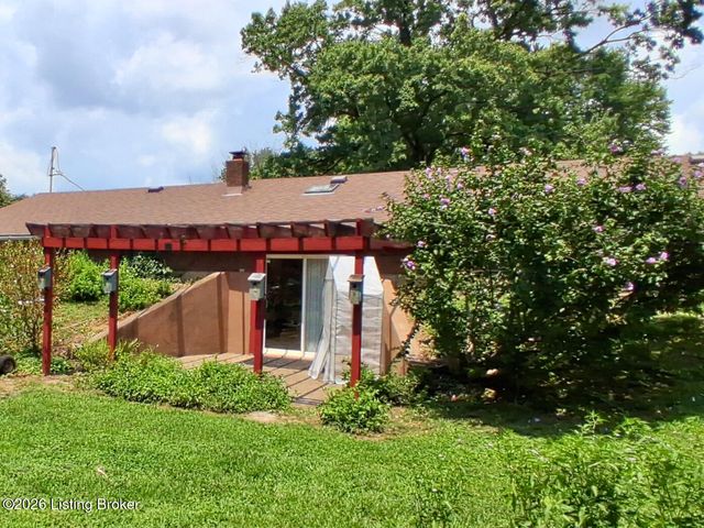 2510 Cambridge Dr, Shepherdsville, KY 40165