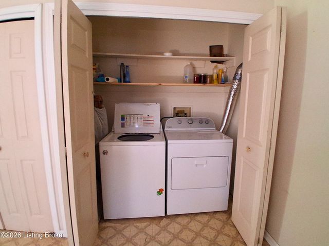 2510 Cambridge Dr, Shepherdsville, KY 40165