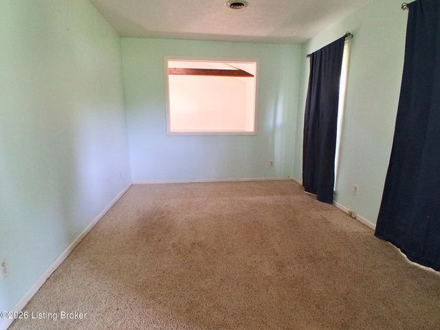2510 Cambridge Dr, Shepherdsville, KY 40165
