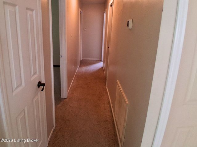 2510 Cambridge Dr, Shepherdsville, KY 40165