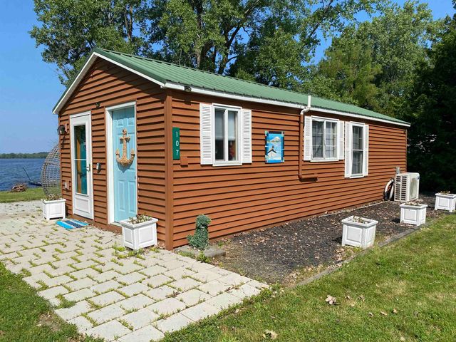 107 Hunter Road North, Alburgh, VT 05440