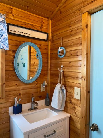 107 Hunter Road North, Alburgh, VT 05440