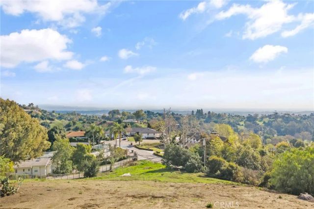 2264 Papaya, La Habra Heights, CA 90631