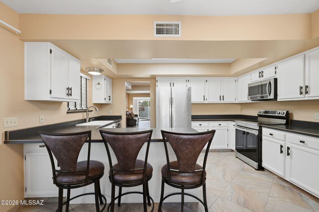 681 W Camino Del Poso, Green Valley, AZ 85614