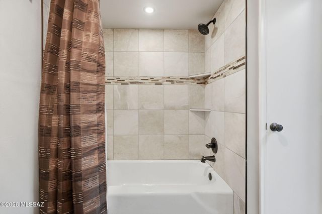 681 W Camino Del Poso, Green Valley, AZ 85614