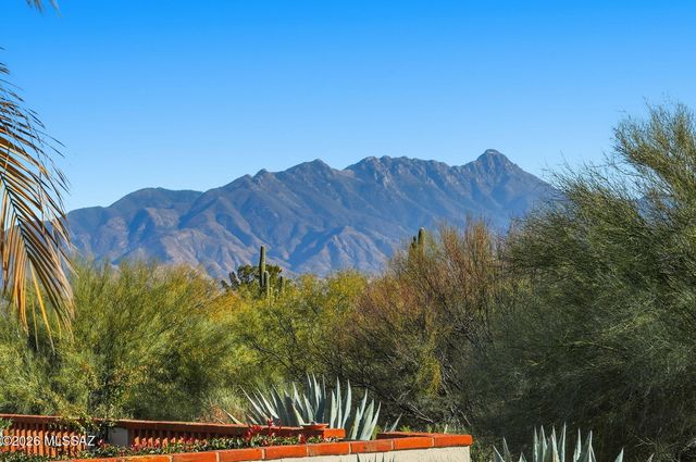 681 W Camino Del Poso, Green Valley, AZ 85614