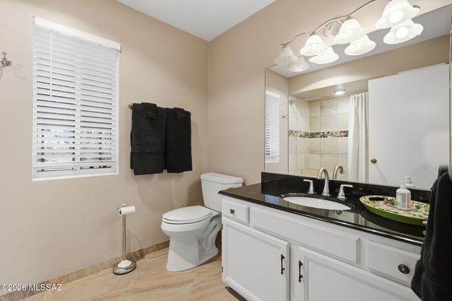 681 W Camino Del Poso, Green Valley, AZ 85614