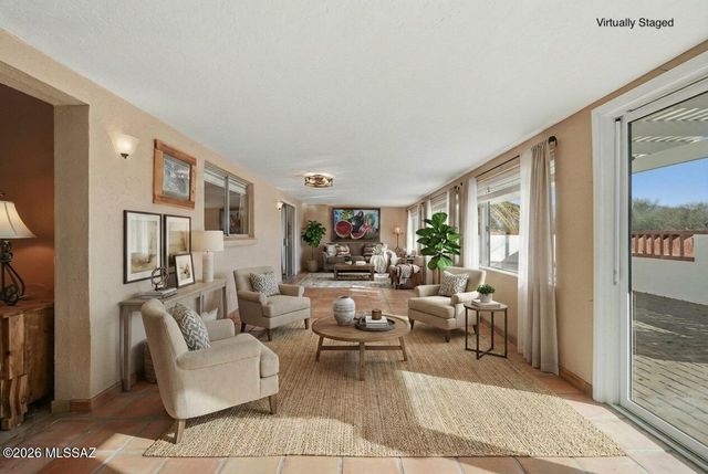 681 W Camino Del Poso, Green Valley, AZ 85614