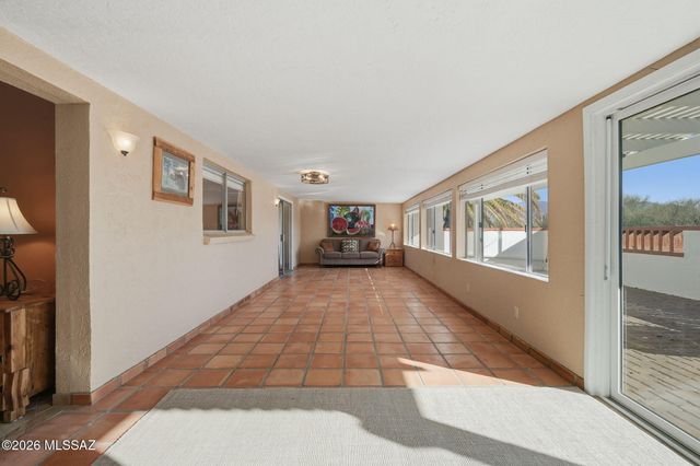 681 W Camino Del Poso, Green Valley, AZ 85614