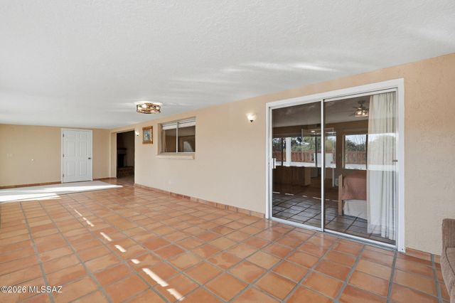 681 W Camino Del Poso, Green Valley, AZ 85614