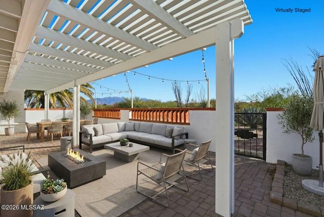 681 W Camino Del Poso, Green Valley, AZ 85614