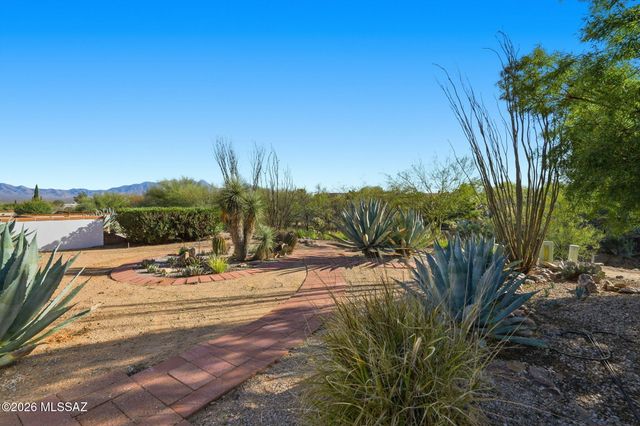 681 W Camino Del Poso, Green Valley, AZ 85614