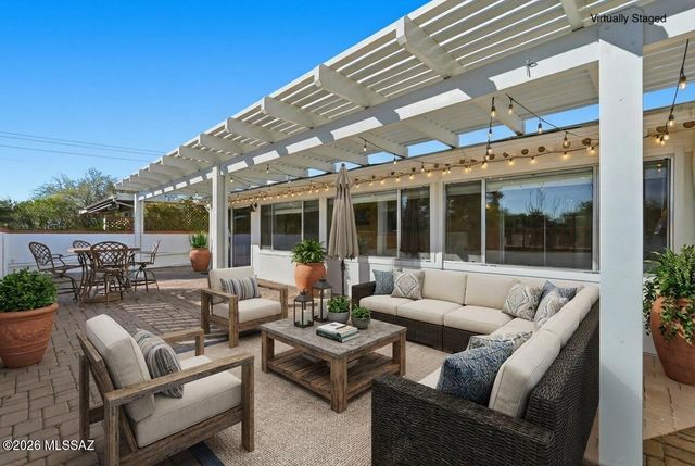 681 W Camino Del Poso, Green Valley, AZ 85614