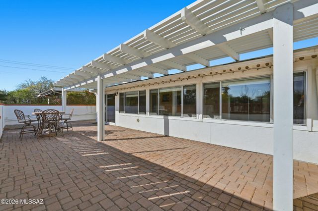 681 W Camino Del Poso, Green Valley, AZ 85614