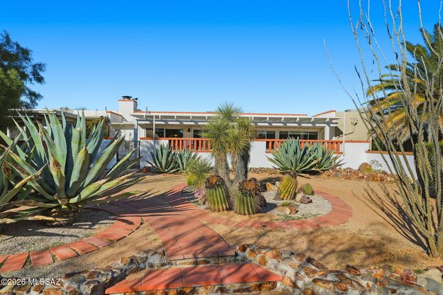 681 W Camino Del Poso, Green Valley, AZ 85614