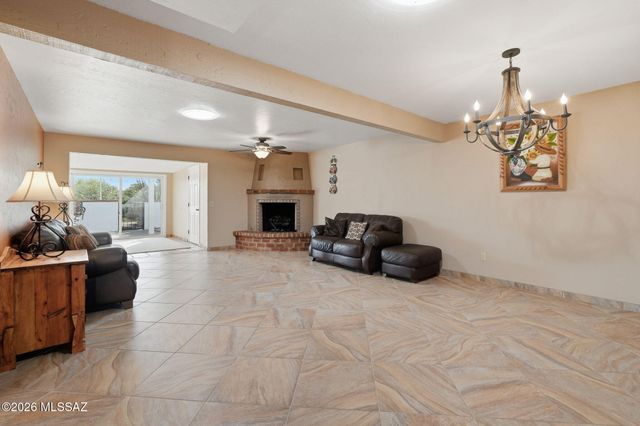 681 W Camino Del Poso, Green Valley, AZ 85614